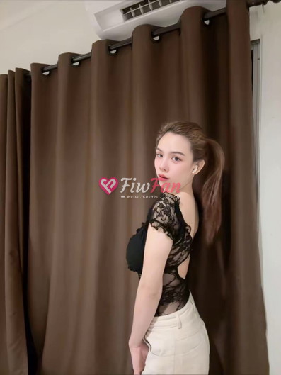 Lily - Sideline photo 4