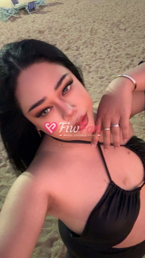 Bina, a chubby transgender woman. - Sideline photo 3