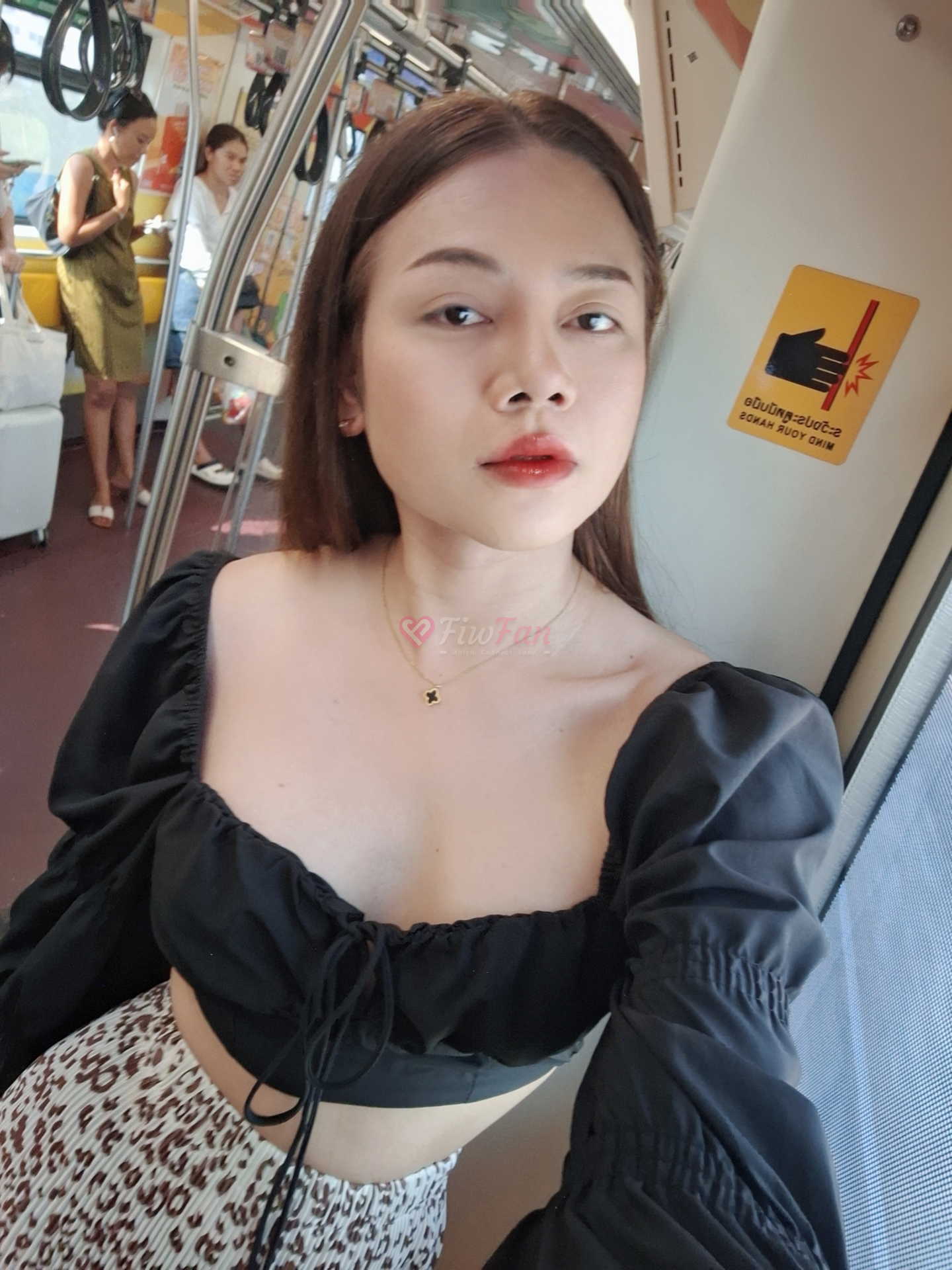 Nina - ไซด์ไลน์ - 6a449e88eea62_MEITU_20260519_160249900 - fiwfans