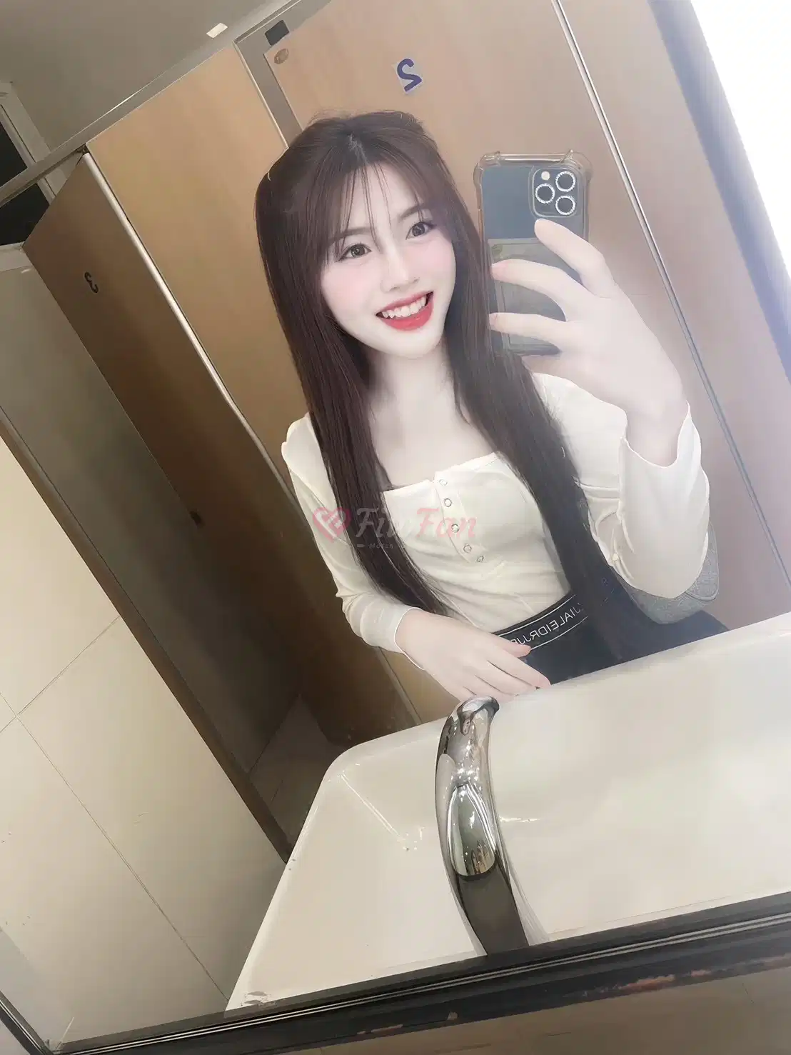 จิรา - ไซด์ไลน์ - 6a4a16e51e0e8_1000015606 - fiwfans