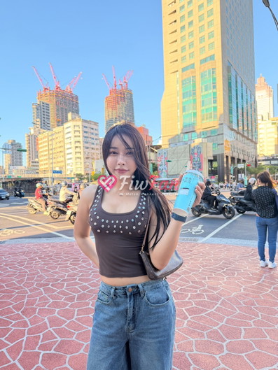 Jenny, a transgender woman, is working in Sukhumvit, a big snake. - Sideline photo 3