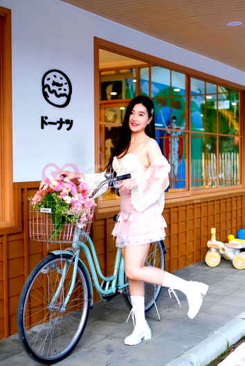สาวไซไลลุคหวานนิดเซ็กซี่หน่อย ใส่เสื้อสายเดี่ยวโพสท่าน่ารัก