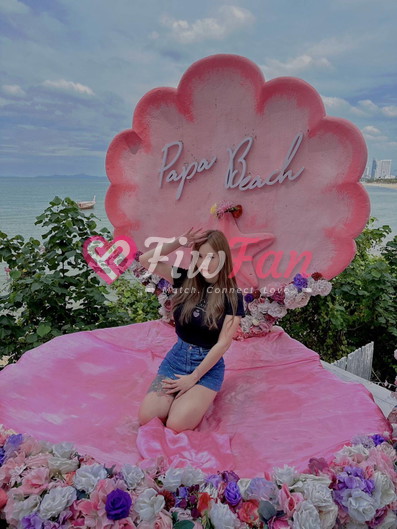 คิตตี้ fiwfan บางนา สาวไซด์ไลน์ นั่งโพสท่ากับพร็อพริมทะเล