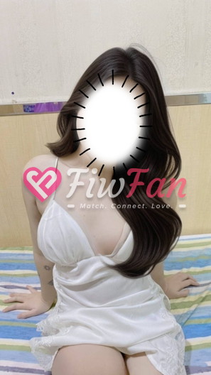 อลิส fiwfans ไซด์ไลน์ มหาชัย เดรสสายเดี่ยวสีขาวนั่งโพสบนเตียงสุดเซ็กซี่