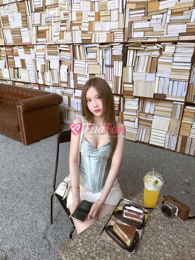 ⭐ Little June ⭐ - Sideline photo 3