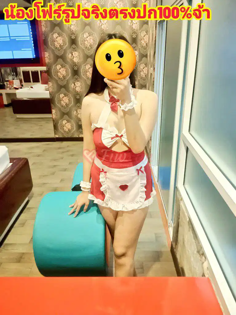 น่ารัก ไซไล ชุดเมดแดงขาวยืนข้างเตียง – โปรไฟล์ fiwfans