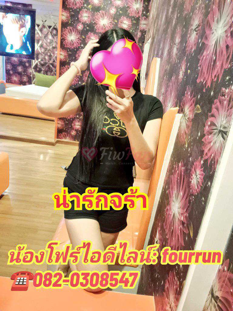 น่ารัก สาวไซด์ไลน์ ชุดดำพื้นหลังลายดอกไม้ โพสยืนข้างผนัง – โปรไฟล์ fiwfans