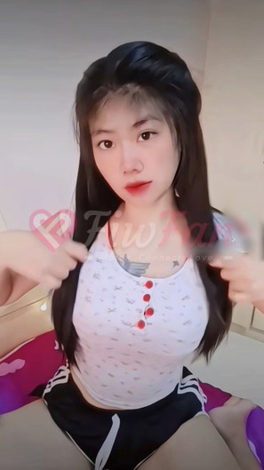 พลอย สาวข้างบ้านจากลาดพร้าว ถ่ายรูปในห้อง นั่งโพสท่าสวยๆ