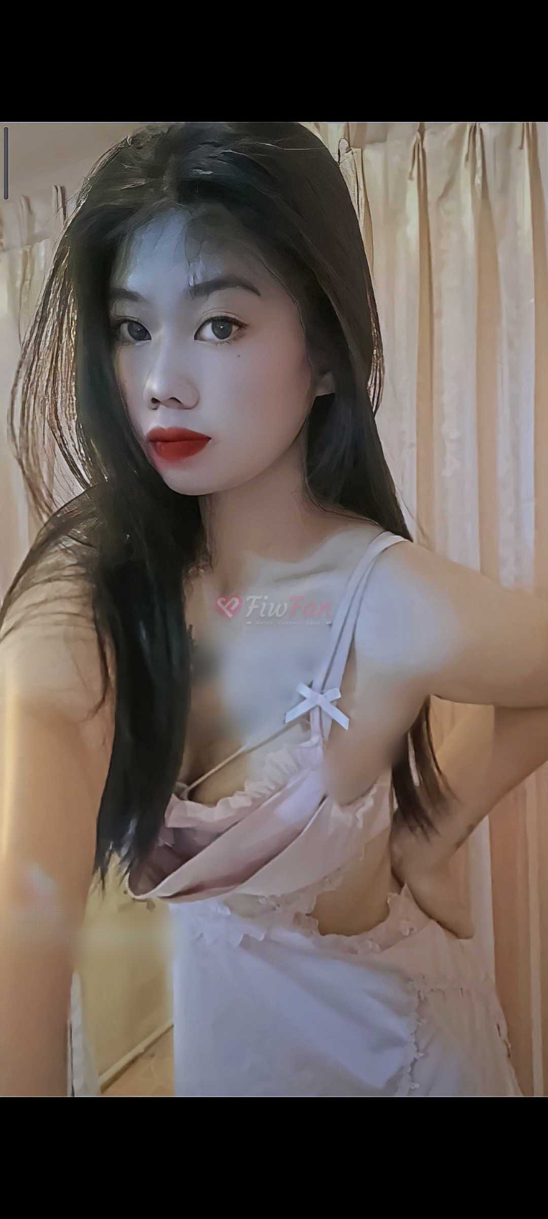 พลอย ลุคหวานๆ เซ็กซี่ ยืนอยู่ในห้องนอน - สาวข้างบ้าน fiwfans จากลาดพร้าว