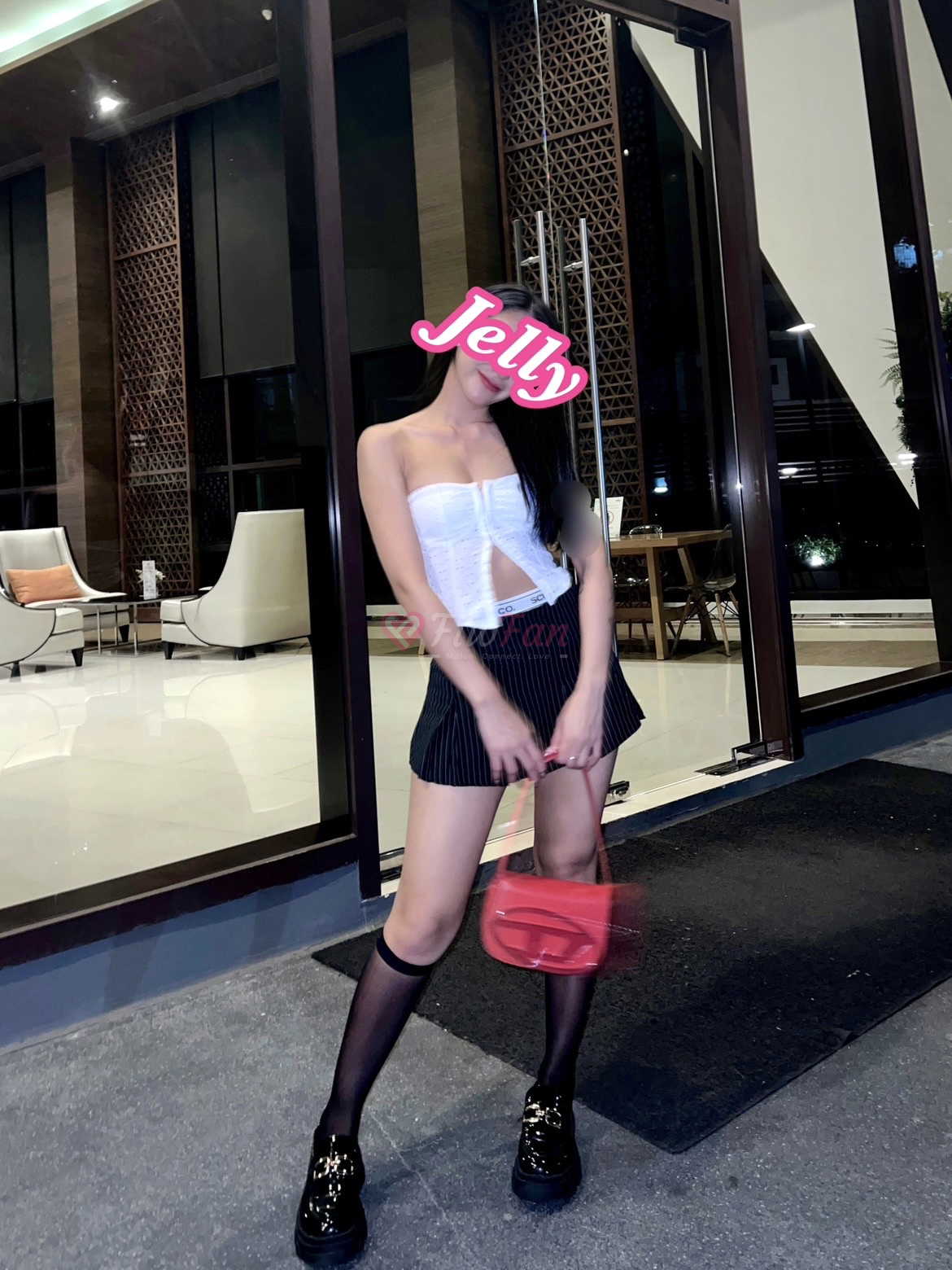 Jelly fiwfan สุขุมวิท สาวรับงาน ใส่ชุดขาวดำ ถ่ายภาพกลางคืน