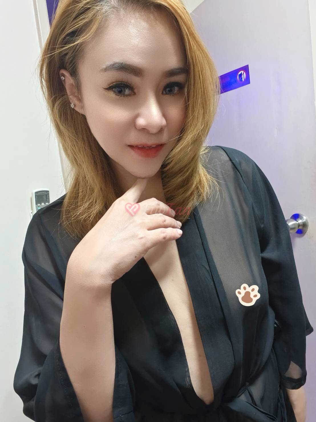 Pepsi fiwfans 2 ชุดคลุมซีทรูดำ โพสเซ็กซี่หน้าประตู