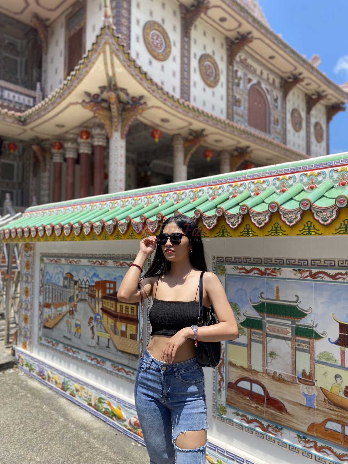 คานอมปังสวมที่คาดผมมินนี่เมาส์และแว่นตา สาวไซไลในลุคแฟชั่น
