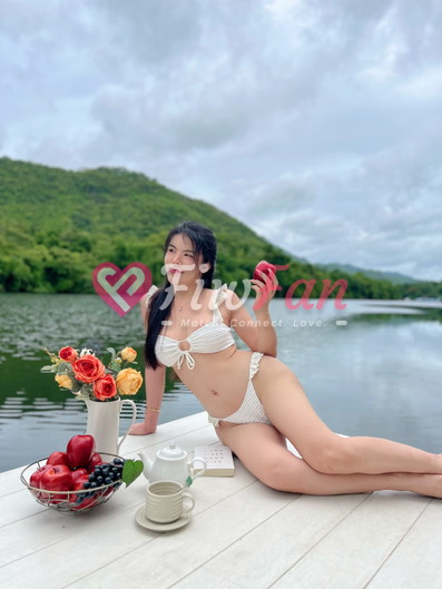สาวไซด์ไลน์ Minny6395 ใส่บิกินี่ขาว โพสท่าริมน้ำพร้อมผลไม้ – fiwfan