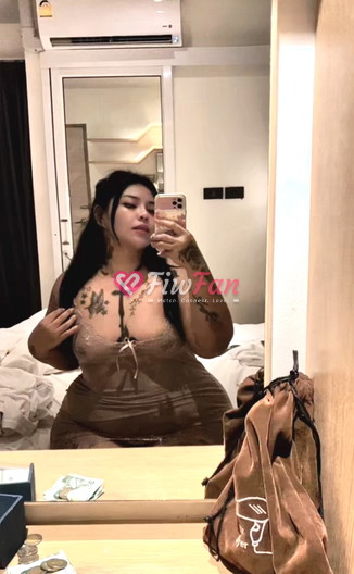 Chubby girl with a bear-like figure - Sideline photo 2