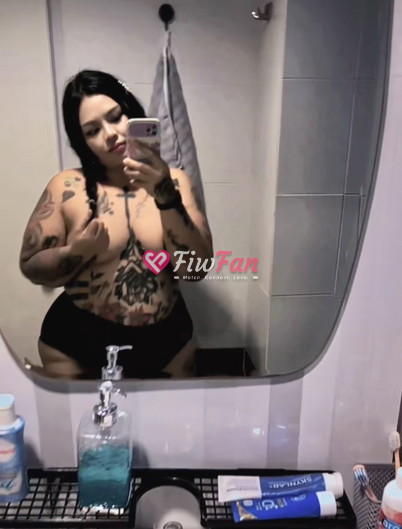 Chubby girl with a bear-like figure - Sideline photo 3