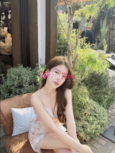 May - Sideline photo 3