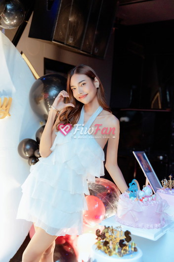Gina - Sideline photo 5