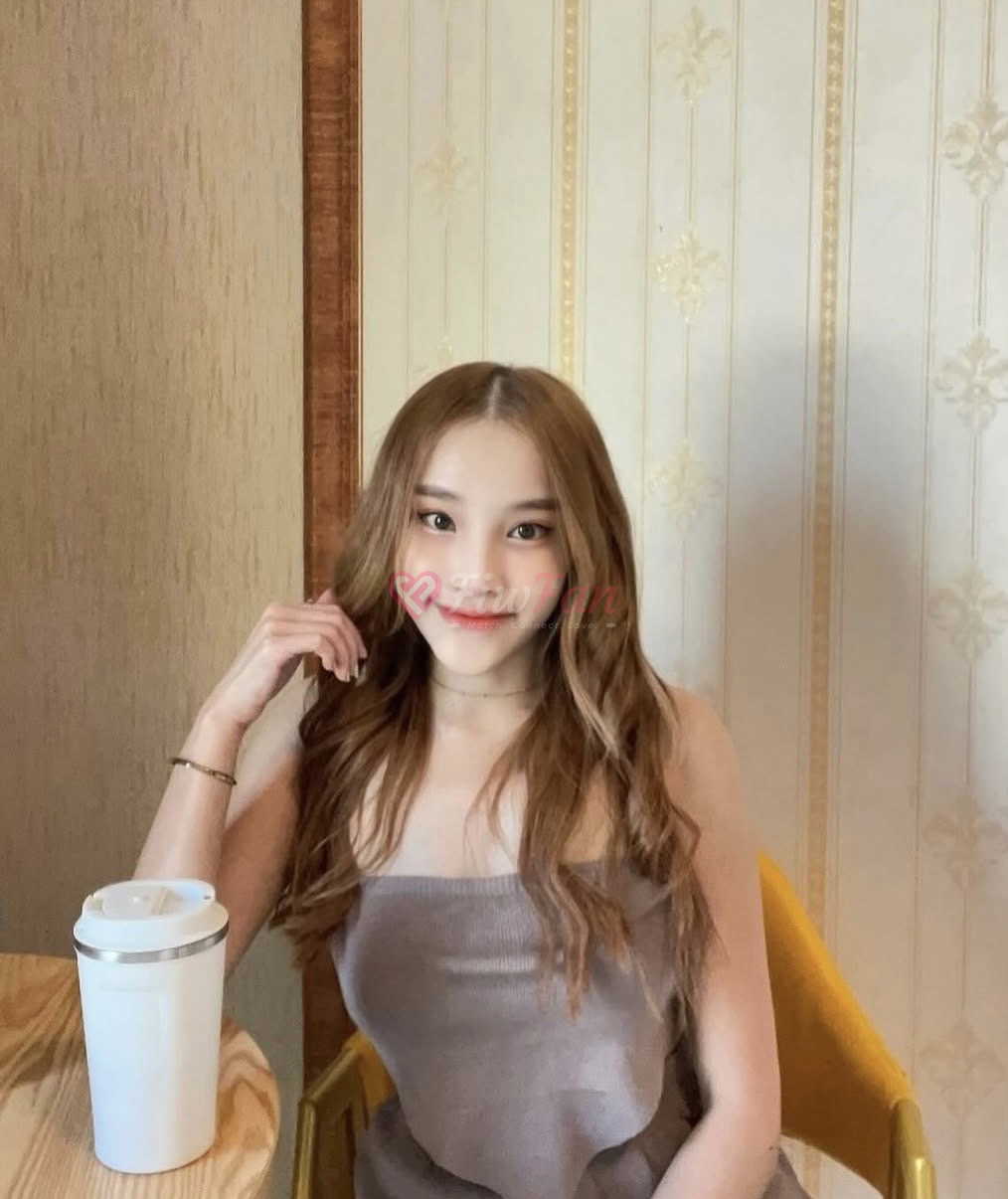 โบวี่ บางนา รอยยิ้มสดใสกับกาแฟ