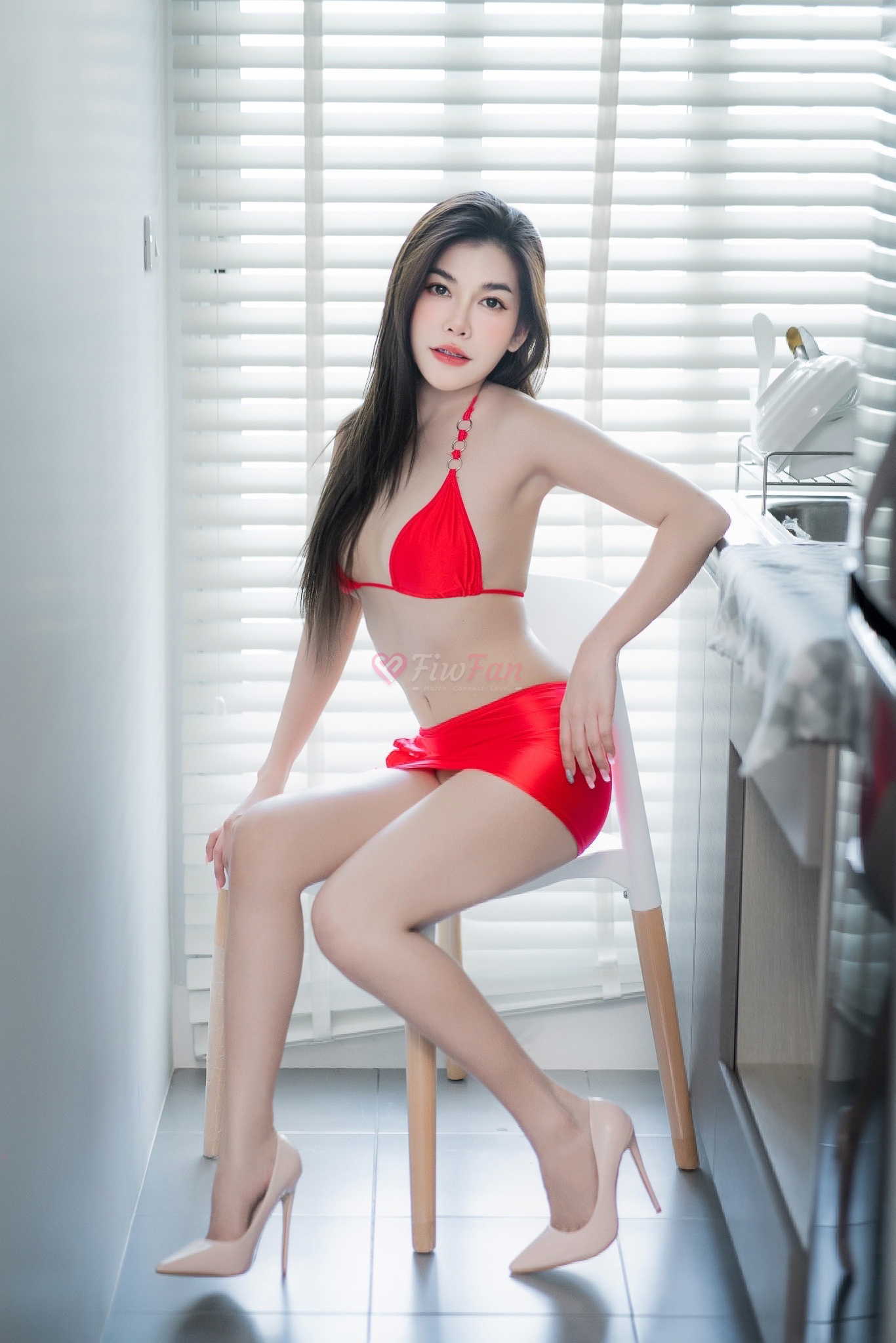 น้ำฟ้า fiwfans ชุดบิกินี่สีขาว ยืนริมหน้าต่าง สวยเซ็กซี่