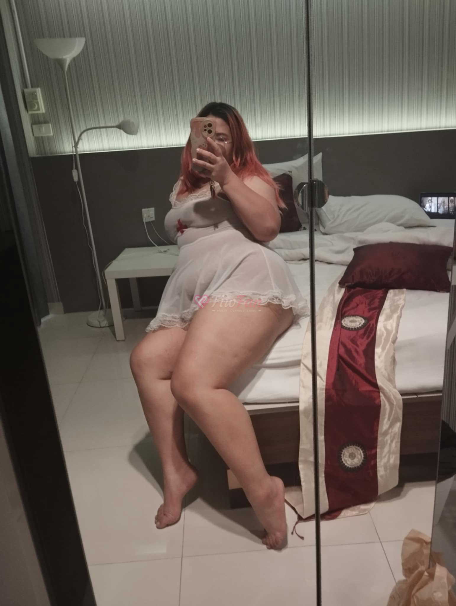ซินซิน fiwfan ถ่ายเซลฟี่โชว์เรียวขาในชุดนอนขาว สาวไซไล