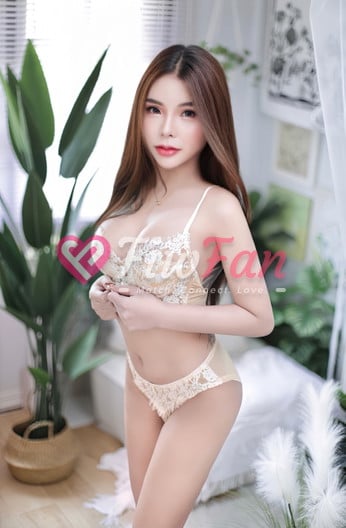 Beebee fiwfan สาวไซไล อโศก ในชุดชั้นในลายลูกไม้สุดหรู