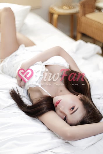 Beebee fiwfan ไซด์ไลน์ รามอินทรา นอนโพสสุดเย้ายวนบนเตียง