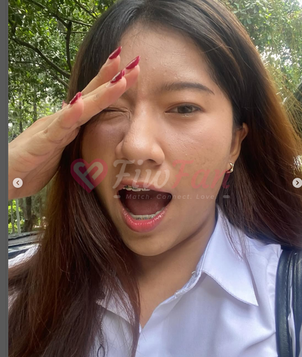 แพรวา - ไซด์ไลน์ - 6995ea55b127d_HBZ-OQDbgAAq6j3 - fiwfans