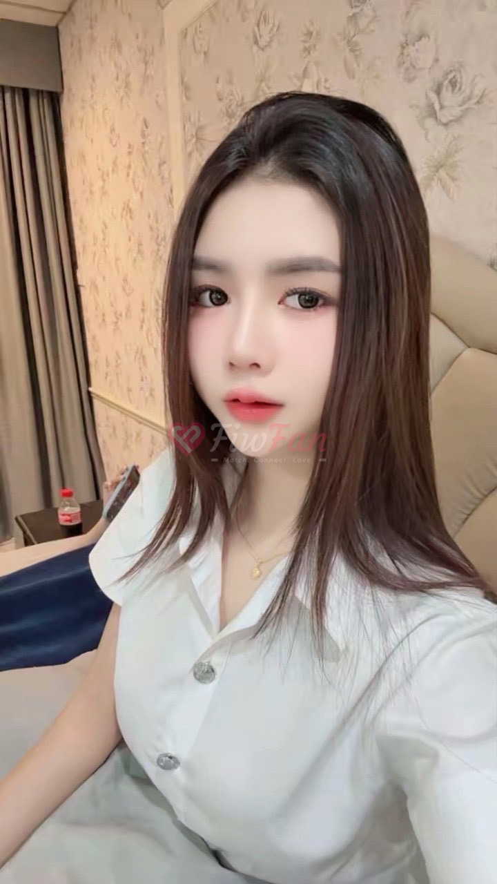 เฟิร์ส - ไซด์ไลน์ - 6915fd1bf1993_44063880-955B-4F80-B8E2-515B654F7B94 - fiwfans