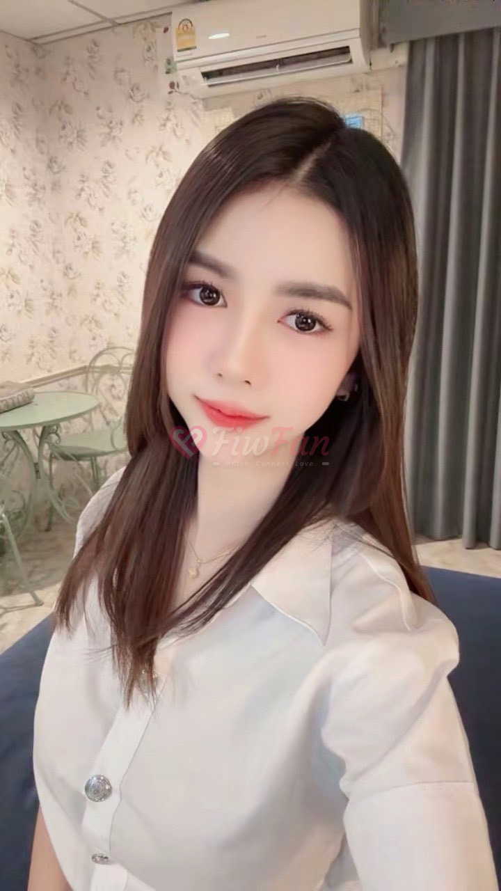 เฟิร์ส - ไซด์ไลน์ - 6915fd1bf1993_44063880-955B-4F80-B8E2-515B654F7B94 - fiwfans