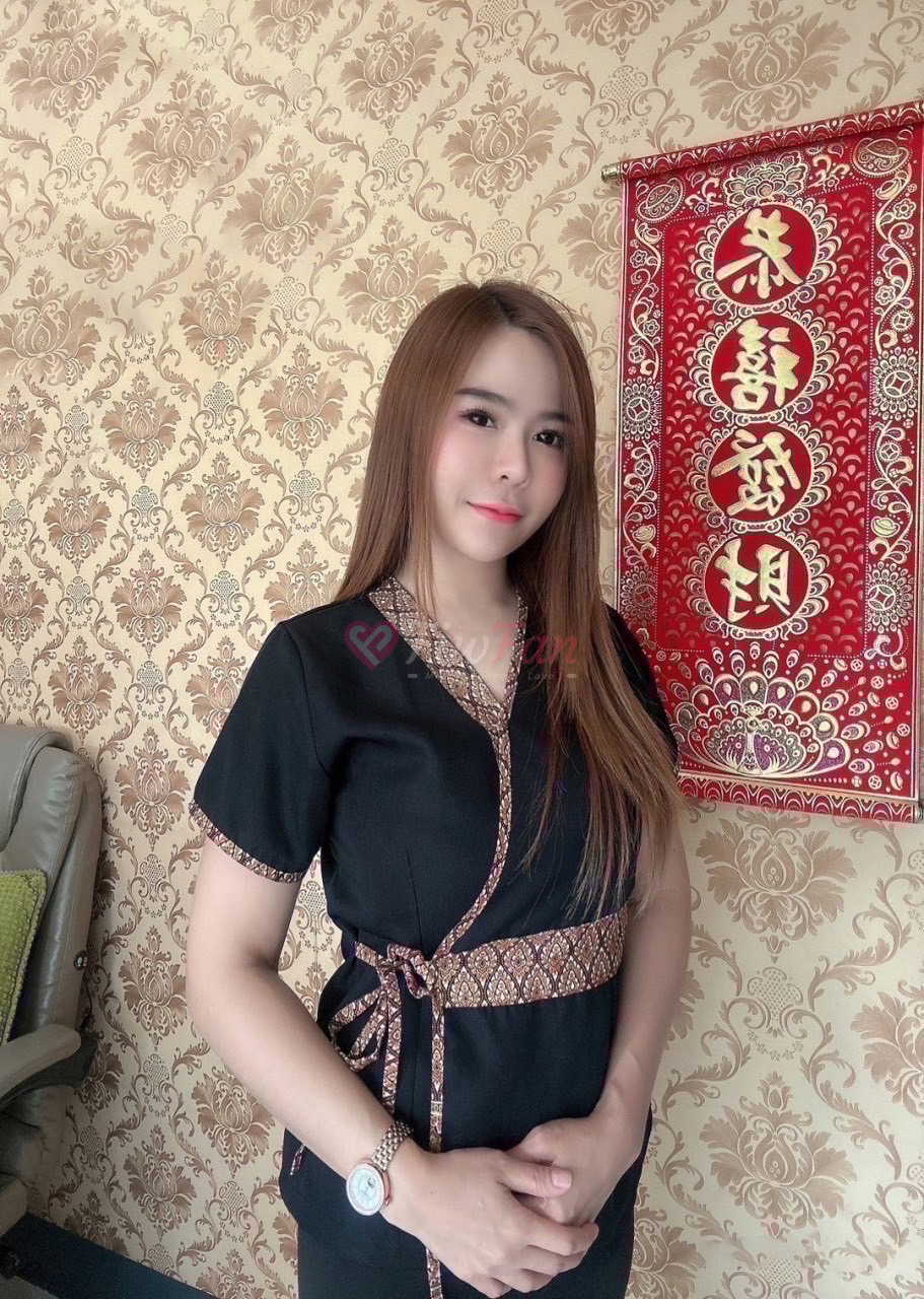 ท่าโพสต์อวดหุ่นสวยดูดี ในย่าน รัชดา17 พร้อมบริการแบบ sideline โดย mona (โมนา)