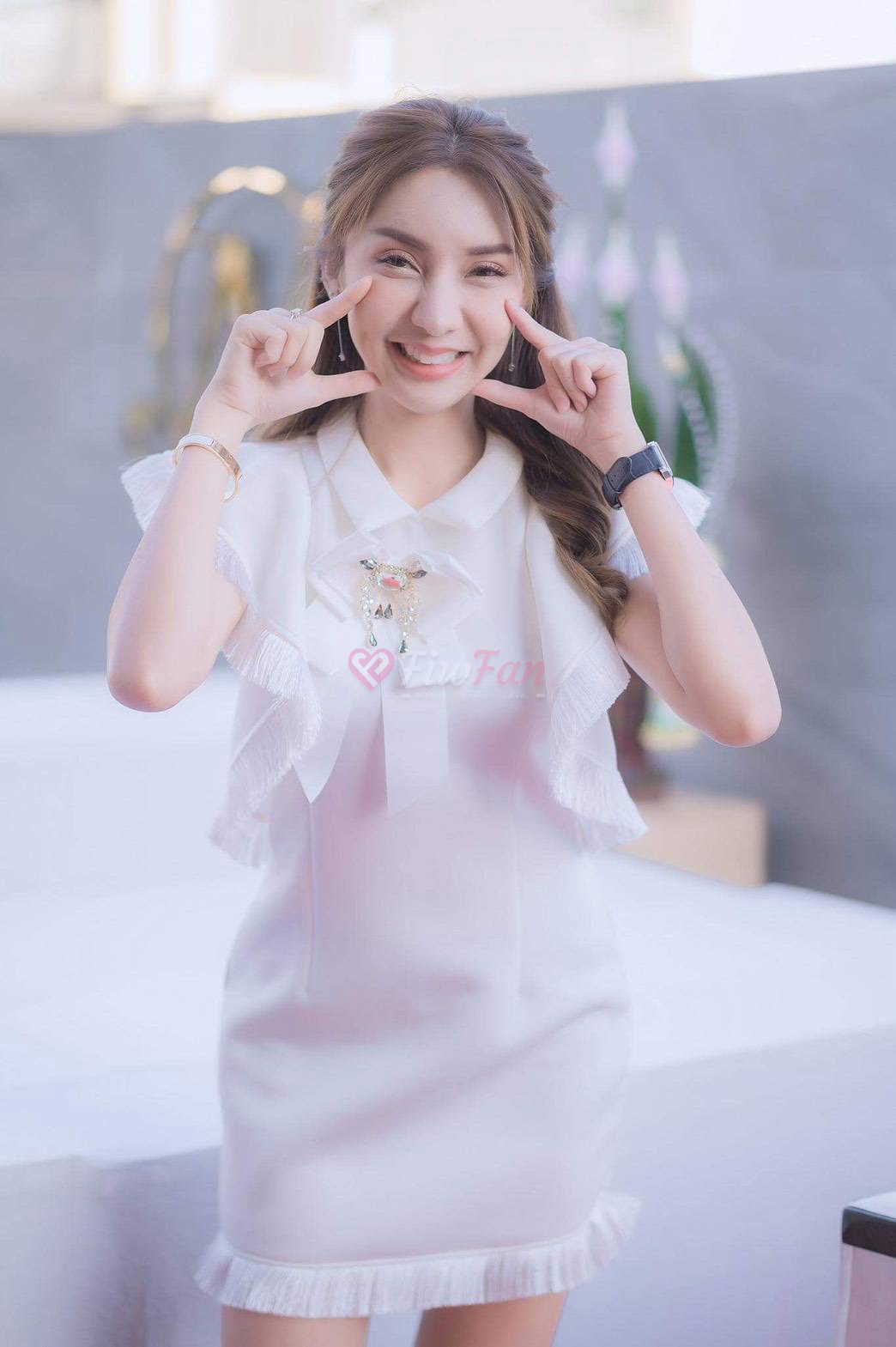 ท่าโพสสุดมั่นใจของ มันนี่ Money ในย่าน ลาดพร้าว พร้อมบริการแบบ fiwfan โดย มันนี่ Money