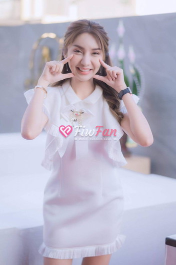 ท่าโพสสุดมั่นใจของ มันนี่ Money ในย่าน ลาดพร้าว พร้อมบริการแบบ fiwfan โดย มันนี่ Money