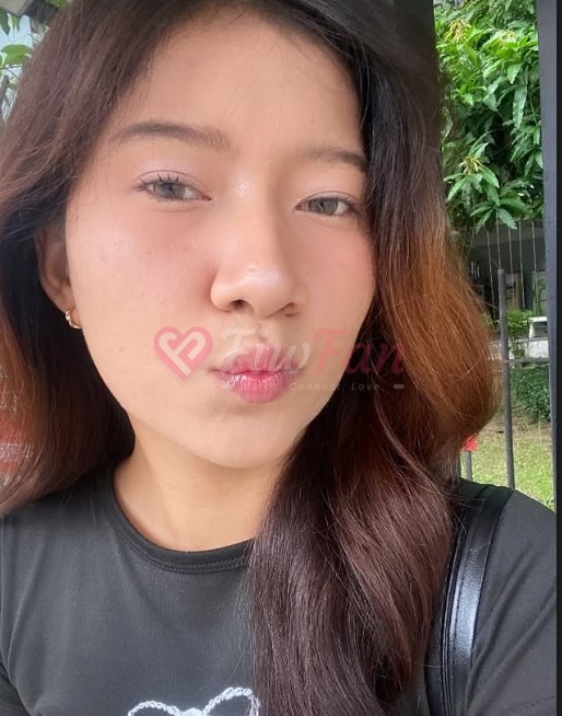 แพรวา - ไซด์ไลน์ - 6995ea55b127d_HBZ-OQDbgAAq6j3 - fiwfans