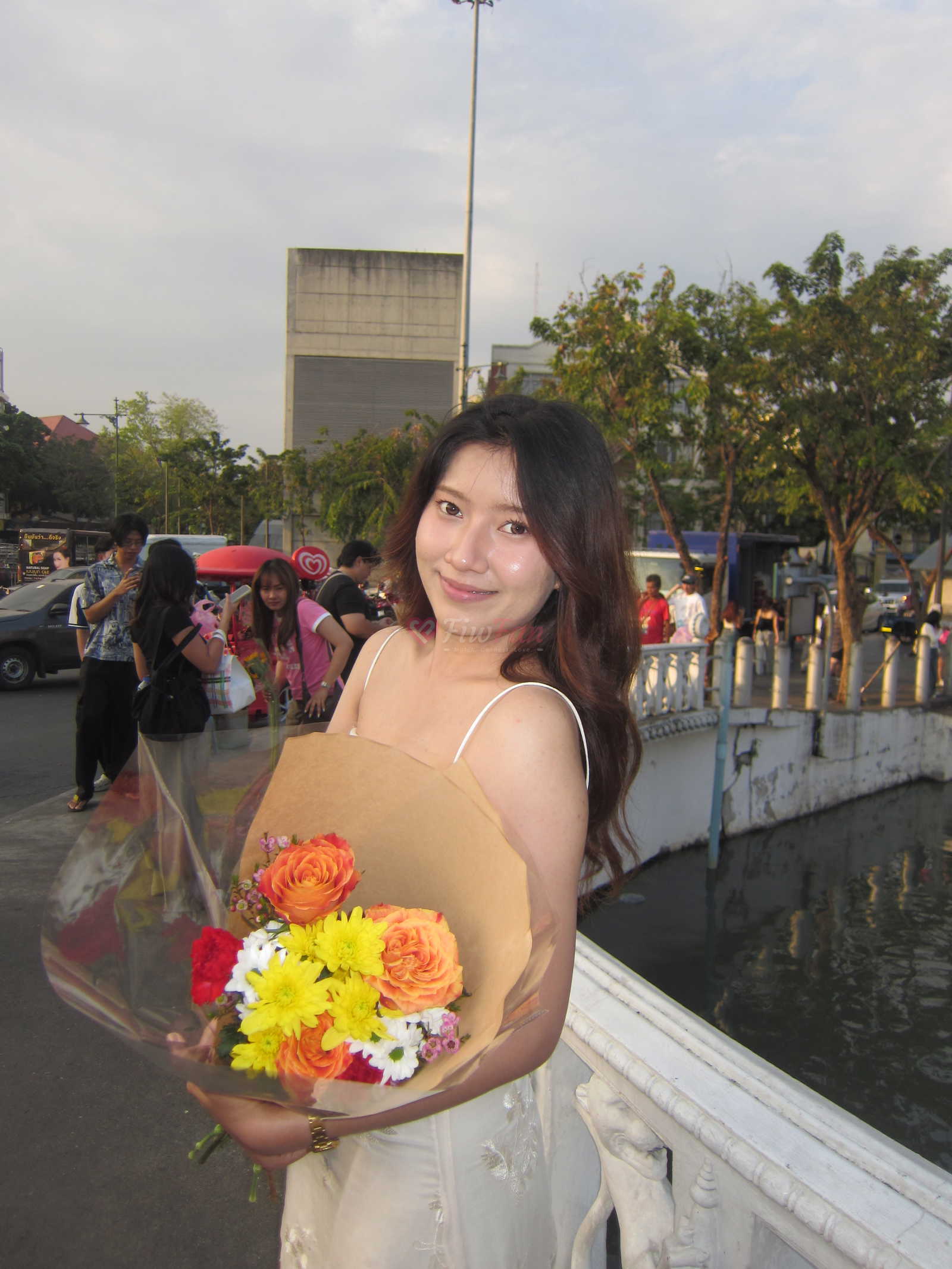 แพรวา - ไซด์ไลน์ - 6995ea55b127d_HBZ-OQDbgAAq6j3 - fiwfans